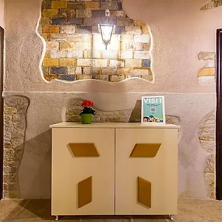 2 In דירה *